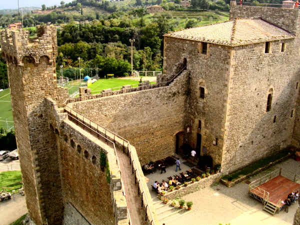 Mura enoteca e fortificazioni interne nella Fortezza di Montalcino